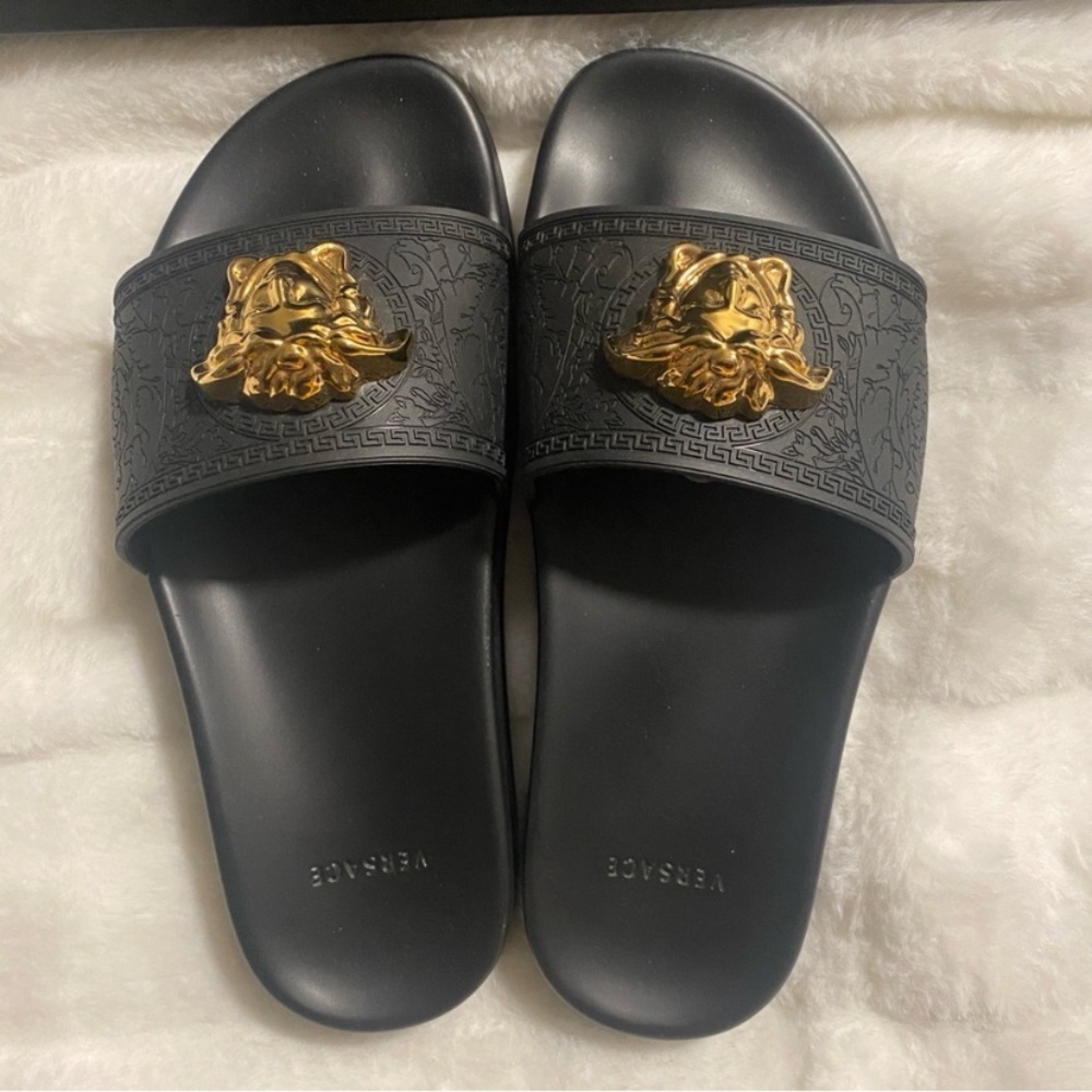 NIB Versace Women's Medusa Slide Sandals in Black/ Gold - Size 37 - Picture 8 of 16
